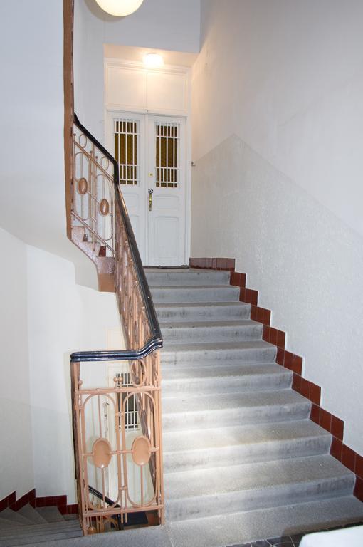 Apartments With 2 Bathrooms- 5 Minutes From Old Town - 102 M2 Prague Exterior photo