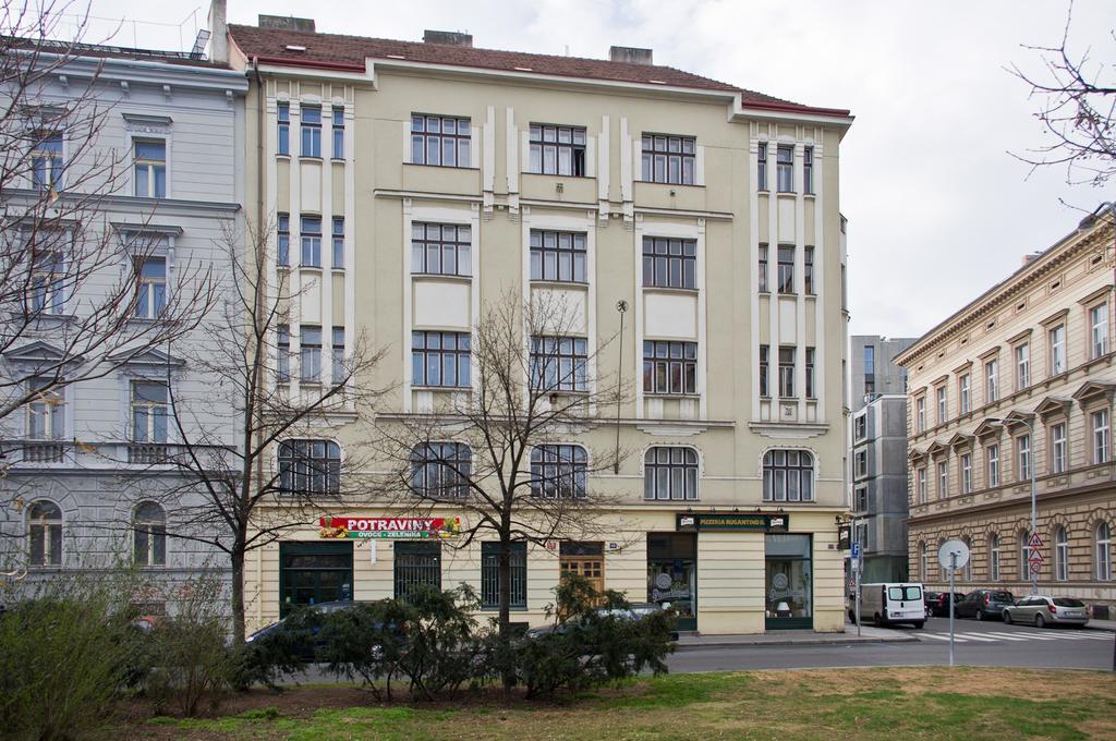 Apartments With 2 Bathrooms- 5 Minutes From Old Town - 102 M2 Prague Exterior photo