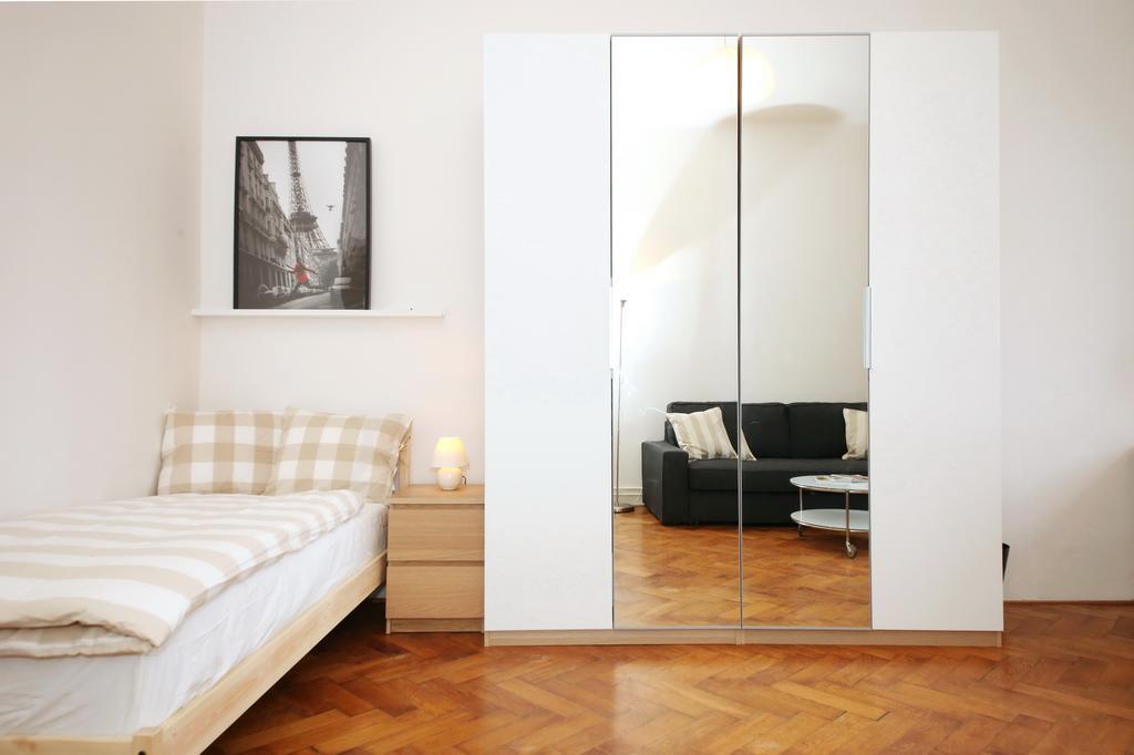 Apartments With 2 Bathrooms- 5 Minutes From Old Town - 102 M2 Prague Exterior photo