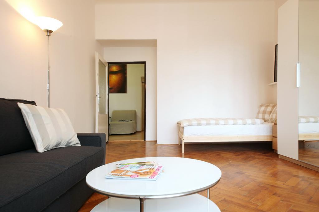 Apartments With 2 Bathrooms- 5 Minutes From Old Town - 102 M2 Prague Exterior photo