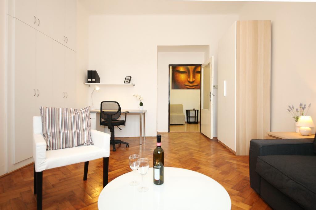 Apartments With 2 Bathrooms- 5 Minutes From Old Town - 102 M2 Prague Exterior photo