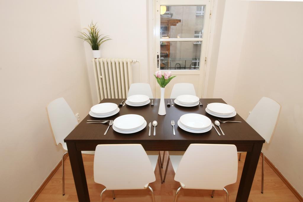 Apartments With 2 Bathrooms- 5 Minutes From Old Town - 102 M2 Prague Exterior photo