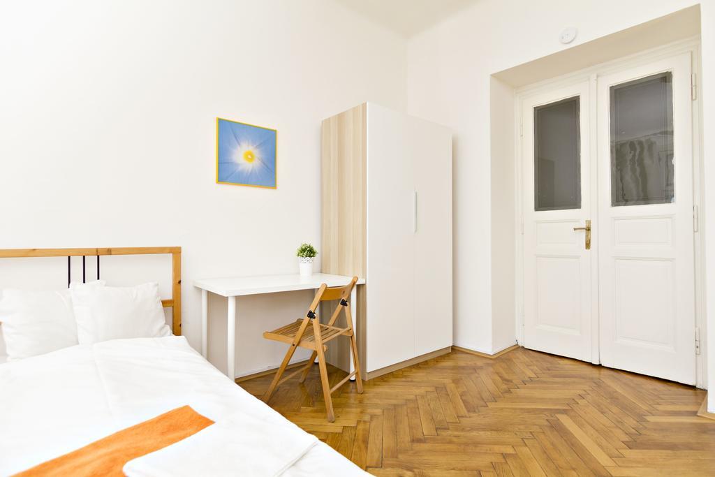 Apartments With 2 Bathrooms- 5 Minutes From Old Town - 102 M2 Prague Exterior photo