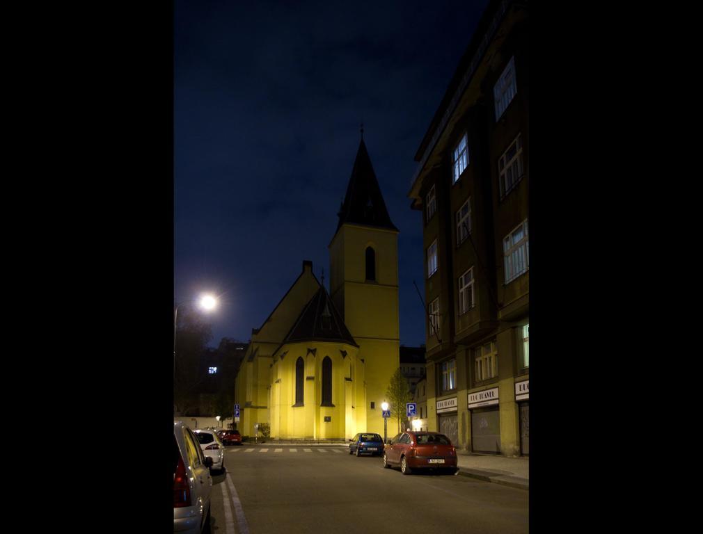 Apartments With 2 Bathrooms- 5 Minutes From Old Town - 102 M2 Prague Exterior photo