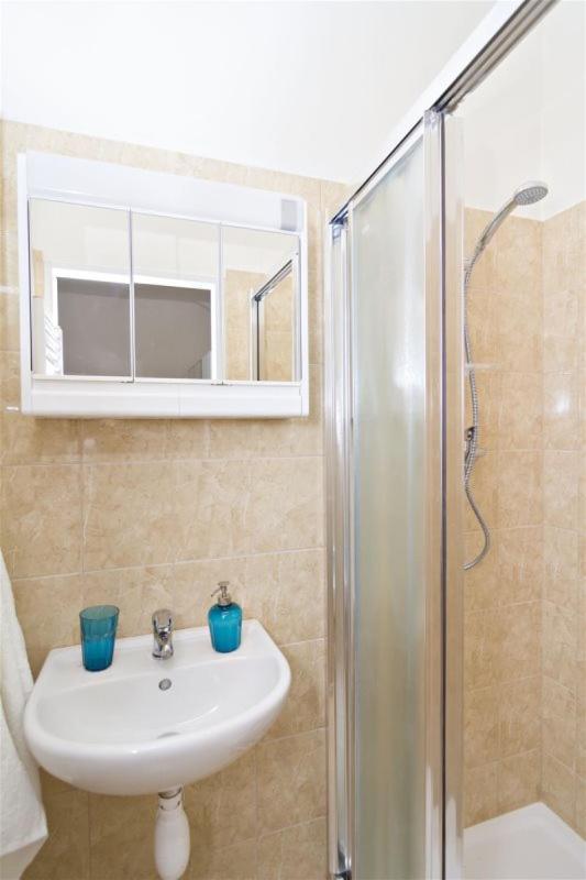 Apartments With 2 Bathrooms- 5 Minutes From Old Town - 102 M2 Prague Exterior photo