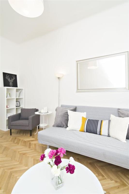 Apartments With 2 Bathrooms- 5 Minutes From Old Town - 102 M2 Prague Exterior photo