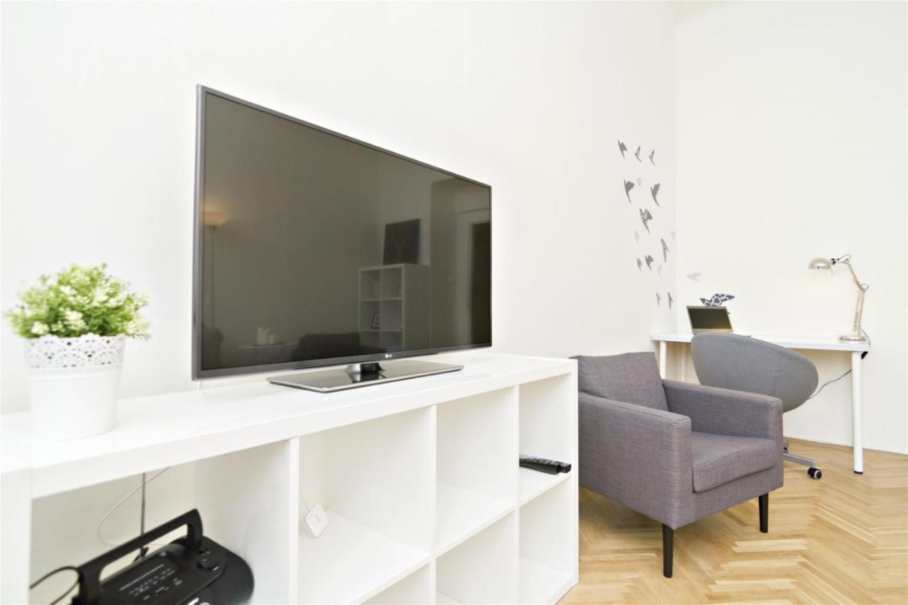 Apartments With 2 Bathrooms- 5 Minutes From Old Town - 102 M2 Prague Exterior photo